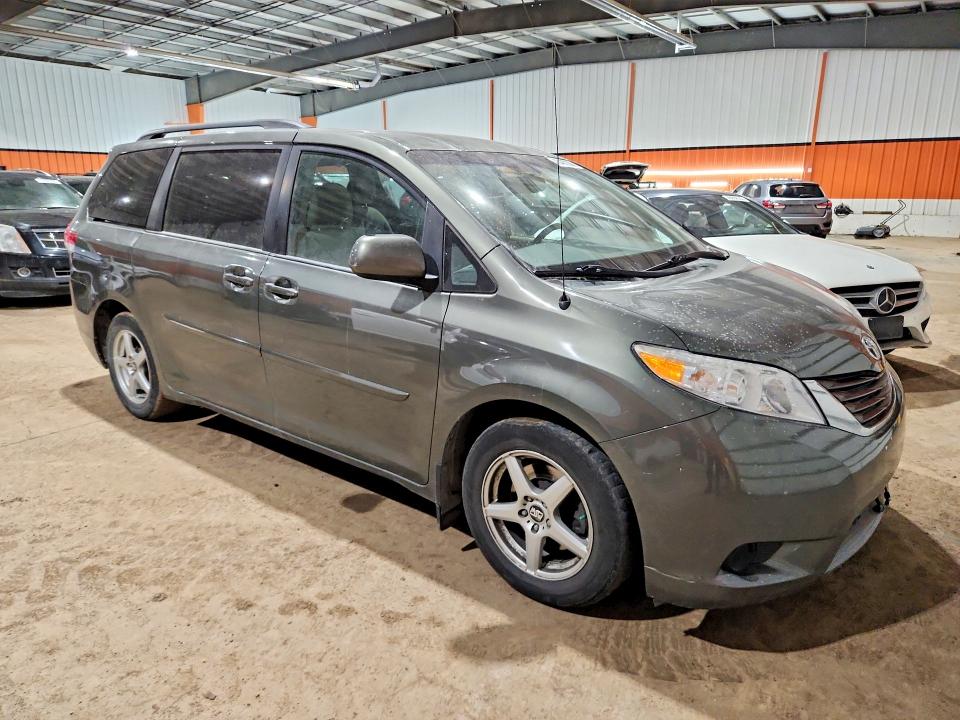 48487336 :رقم المزاد ، 5TDKK3DC2DS283125 vin ، 2013 Toyota Sienna مزاد بيع