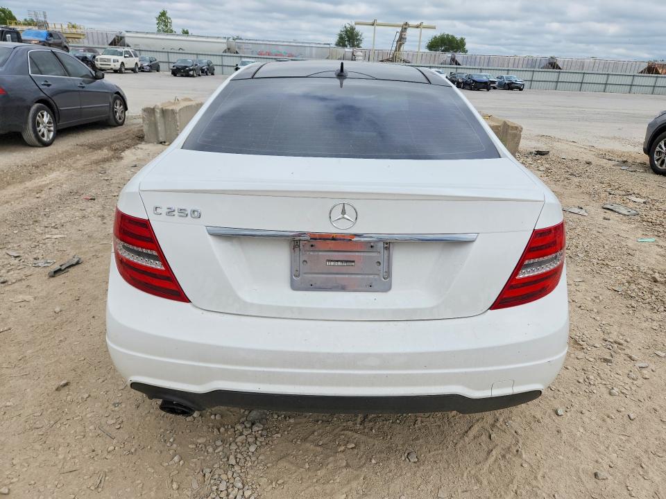 2015 Mercedes-benz C მანქანა იყიდება აუქციონზე, vin: WDDGJ4HB2FG401502, აუქციონის ნომერი: 50526546