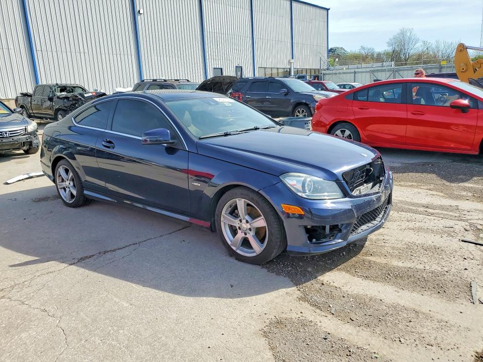 Продажа на аукционе авто 2012 Mercedes-benz C, vin: WDDGJ4HB7CF772706, номер лота: 48041906