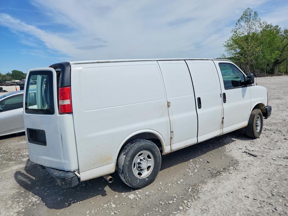 50322226 :رقم المزاد ، 1GCWGAFF7G1132894 vin ، 2016 Chev Express مزاد بيع