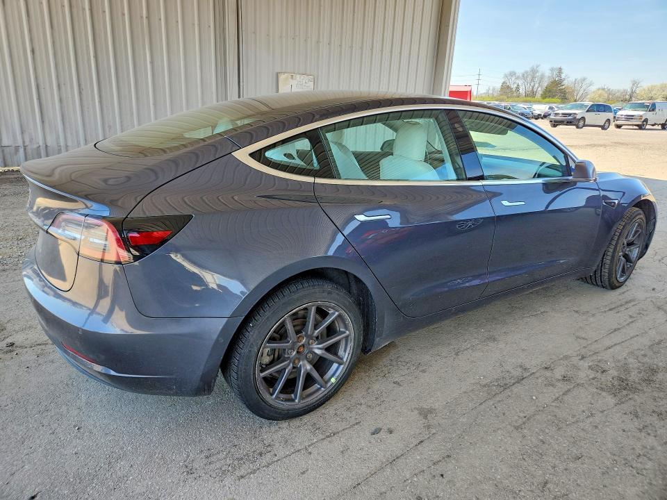 48972486 :رقم المزاد ، 5YJ3E1EB1JF089708 vin ، 2018 Tesla Model 3 مزاد بيع