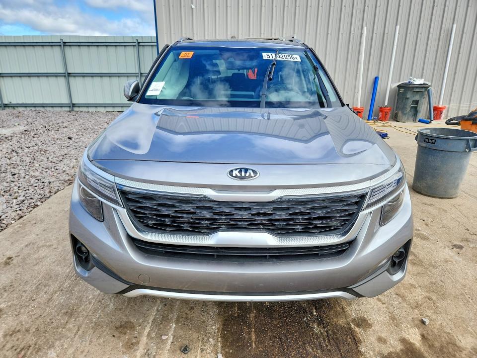 51142056 :رقم المزاد ، KNDEU2AA2M7160262 vin ، 2021 Kia Seltos مزاد بيع