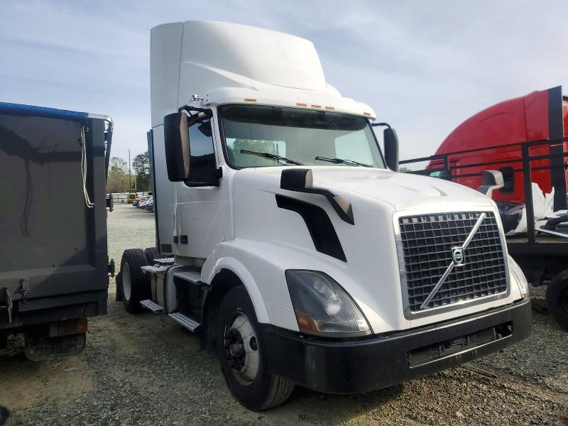 2018 Volvo Vnl მანქანა იყიდება აუქციონზე, vin: 4V4N39TG7JN988235, აუქციონის ნომერი: 46199826