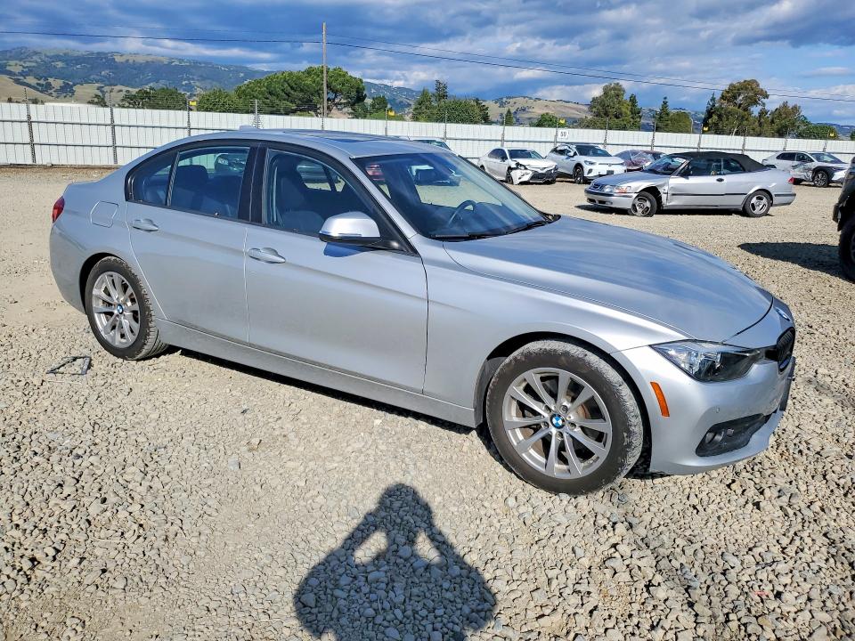 2017 Bmw 320 მანქანა იყიდება აუქციონზე, vin: WBA8E1G52HNU13920, აუქციონის ნომერი: 51191366