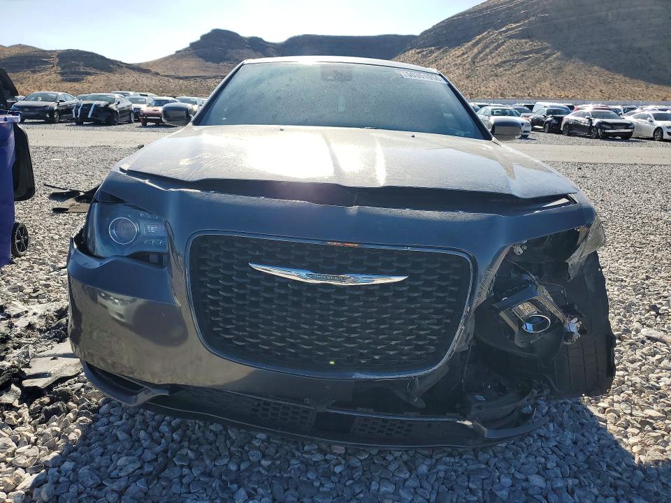 50351056 :رقم المزاد ، 2C3CCABGXJH253929 vin ، 2018 Chrysler 300 مزاد بيع