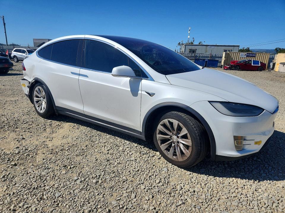 Продаж на аукціоні авто 2018 Tesla Model X, vin: 5YJXCAE24JF089161, номер лоту: 48693356