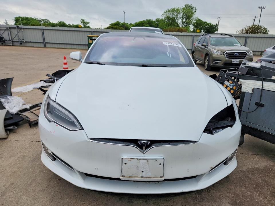 49022726 :رقم المزاد ، 5YJSA1E29JF268778 vin ، 2018 Tesla Model S مزاد بيع