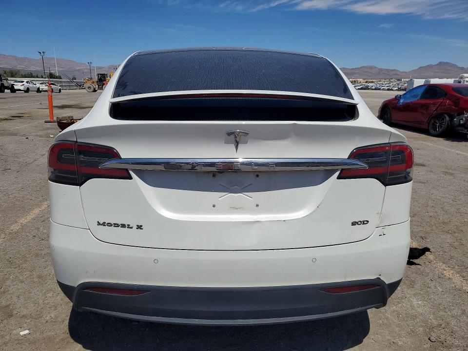 50401626 :رقم المزاد ، 5YJXCBE25GF022017 vin ، 2016 Tesla Model X مزاد بيع