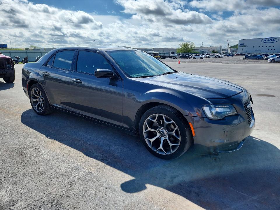 48456236 :رقم المزاد ، 2C3CCAAG6JH320592 vin ، 2018 Chrysler 300 مزاد بيع