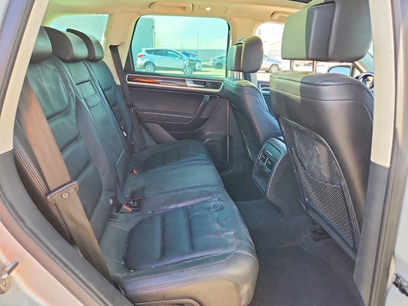 50368306 :رقم المزاد ، WVGEF9BP2FD007354 vin ، 2015 Volkswagen Touareg مزاد بيع