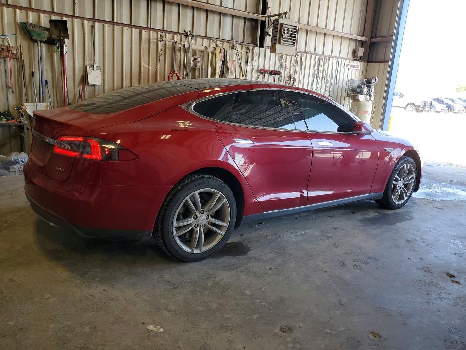 51133946 :رقم المزاد ، 5YJSA1H24FF082259 vin ، 2015 Tesla Model S مزاد بيع