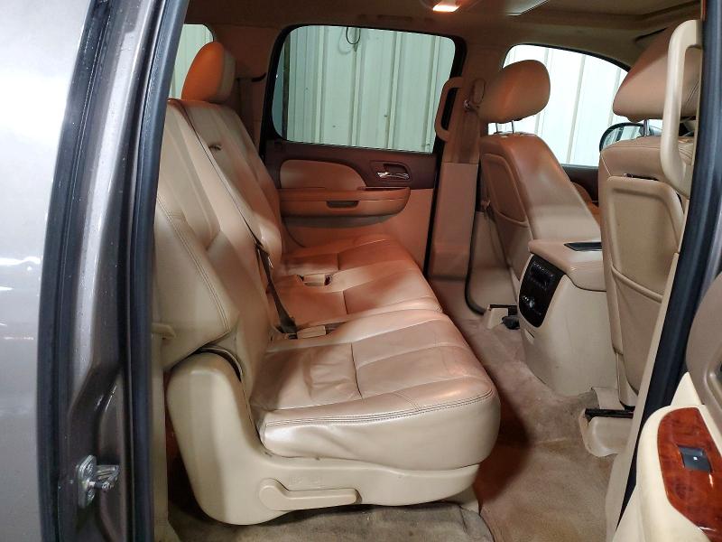 51897696 :رقم المزاد ، 1GNSKJE33BR334511 vin ، 2011 Chevrolet Suburban مزاد بيع