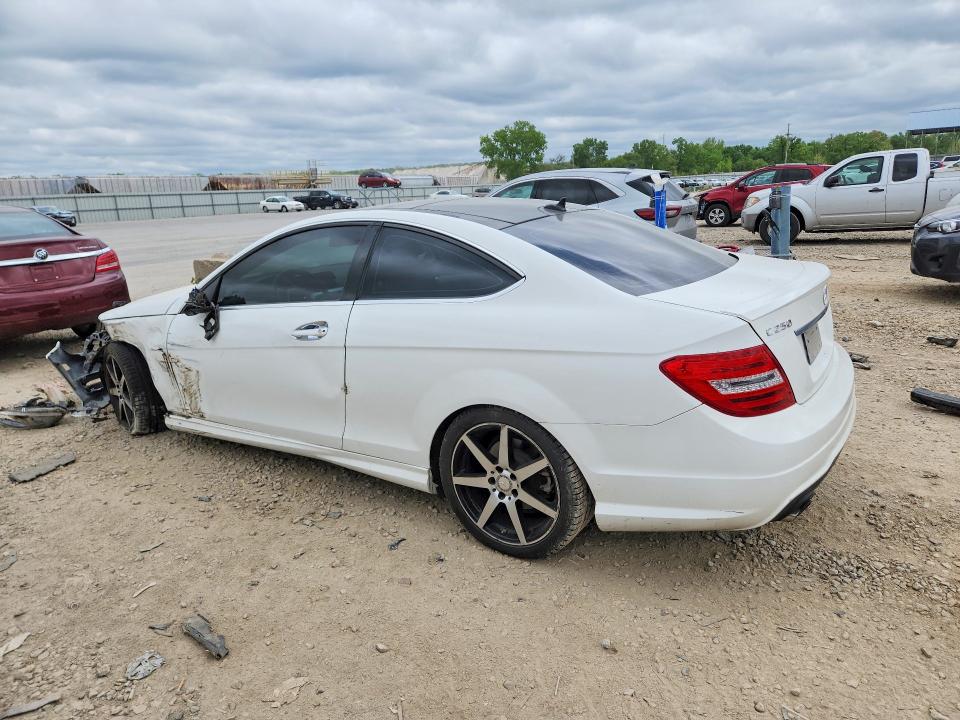 2015 Mercedes-benz C მანქანა იყიდება აუქციონზე, vin: WDDGJ4HB2FG401502, აუქციონის ნომერი: 50526546
