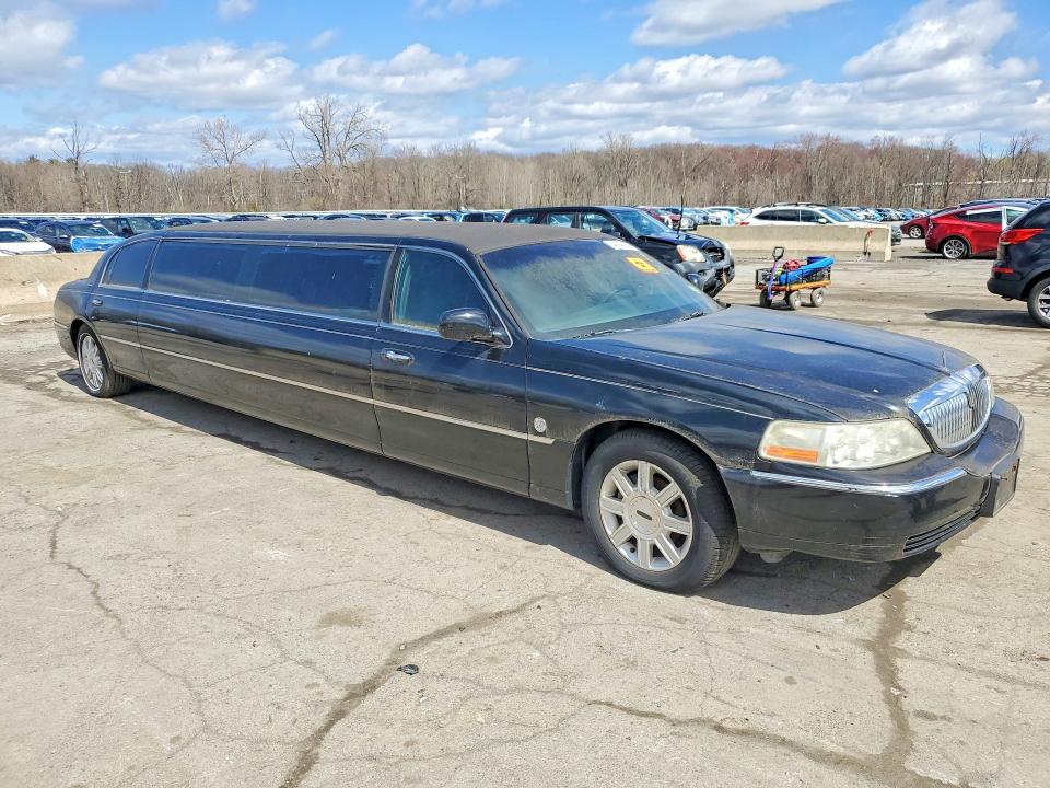 2007 Lincoln Town Car მანქანა იყიდება აუქციონზე, vin: 1L1FM88W97Y634812, აუქციონის ნომერი: 48941846