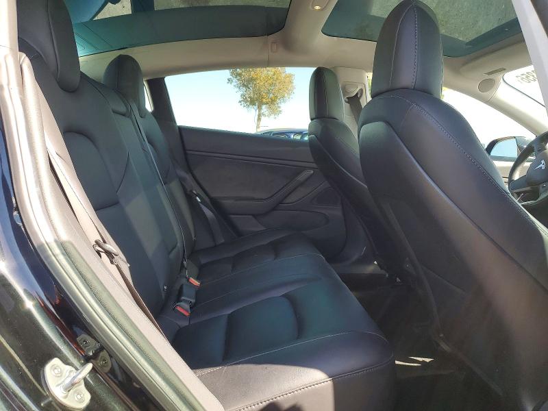 51858356 :رقم المزاد ، 5YJ3E1EA7JF057742 vin ، 2018 Tesla Model 3 مزاد بيع