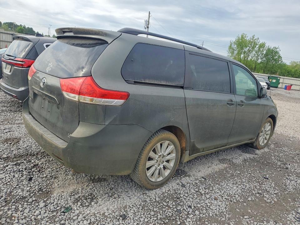 48641726 :رقم المزاد ، 5TDJK3DC2BS006046 vin ، 2011 Toyota Sienna مزاد بيع