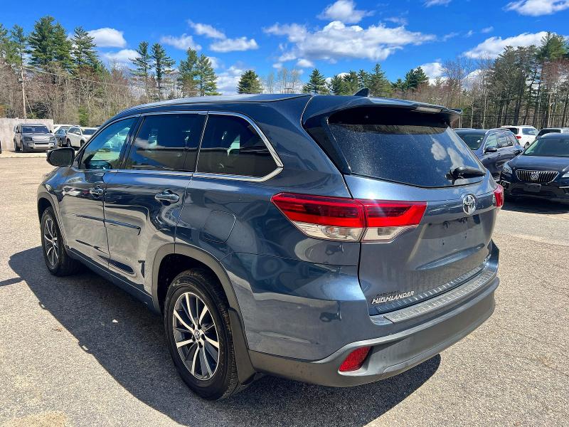 2018 Toyota Highlander მანქანა იყიდება აუქციონზე, vin: 5TDJZRFH5JS862429, აუქციონის ნომერი: 51825306