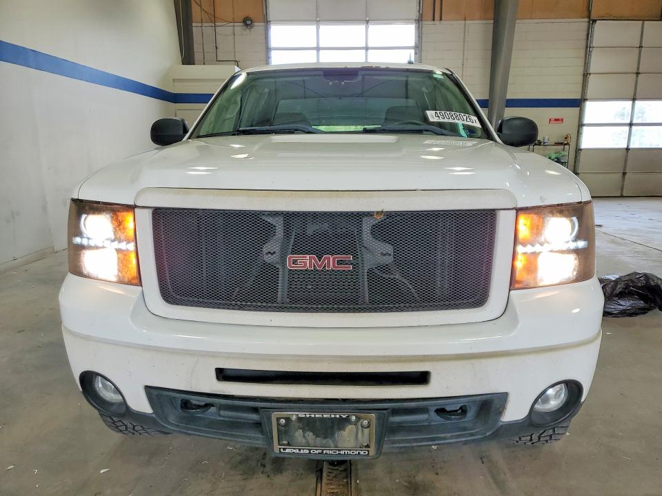 49088026 :رقم المزاد ، 1GTR2VE31BZ460655 vin ، 2011 Gmc Sierra مزاد بيع