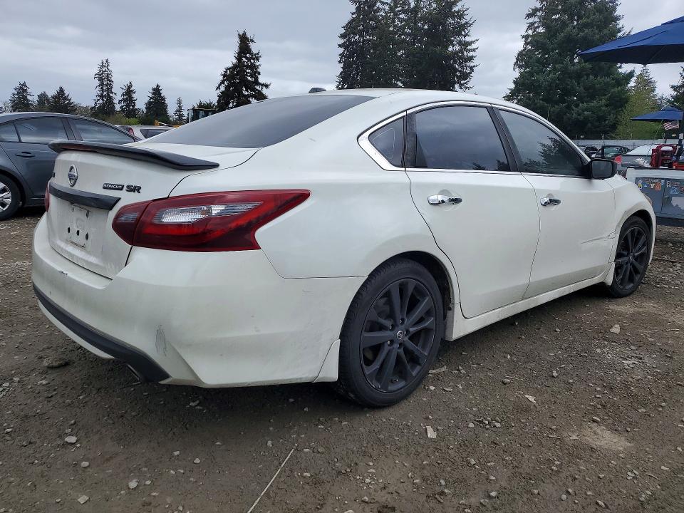 2018 Nissan Altima მანქანა იყიდება აუქციონზე, vin: 1N4AL3AP7JC230214, აუქციონის ნომერი: 50501896