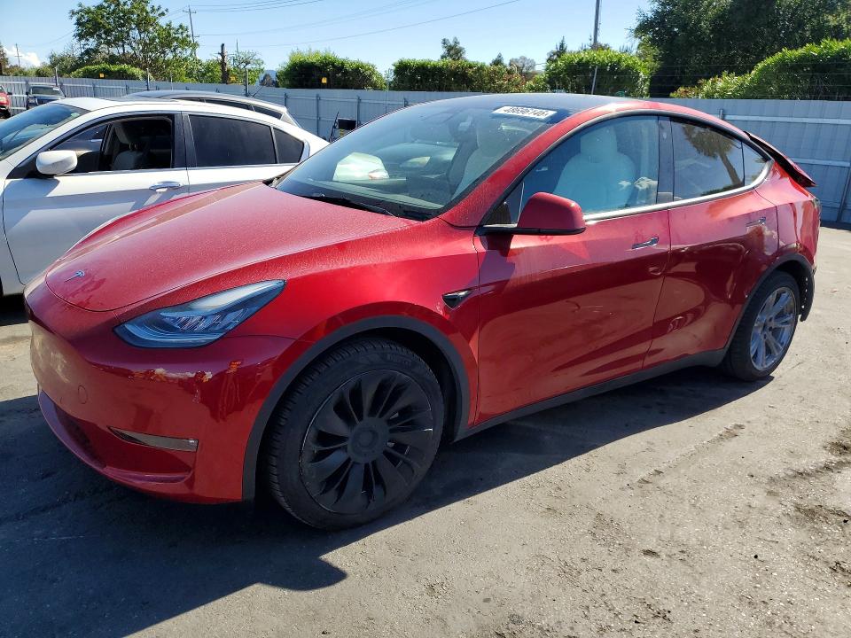 48696146 :رقم المزاد ، 7SAYGAEE1NF383306 vin ، 2022 Tesla Model Y مزاد بيع