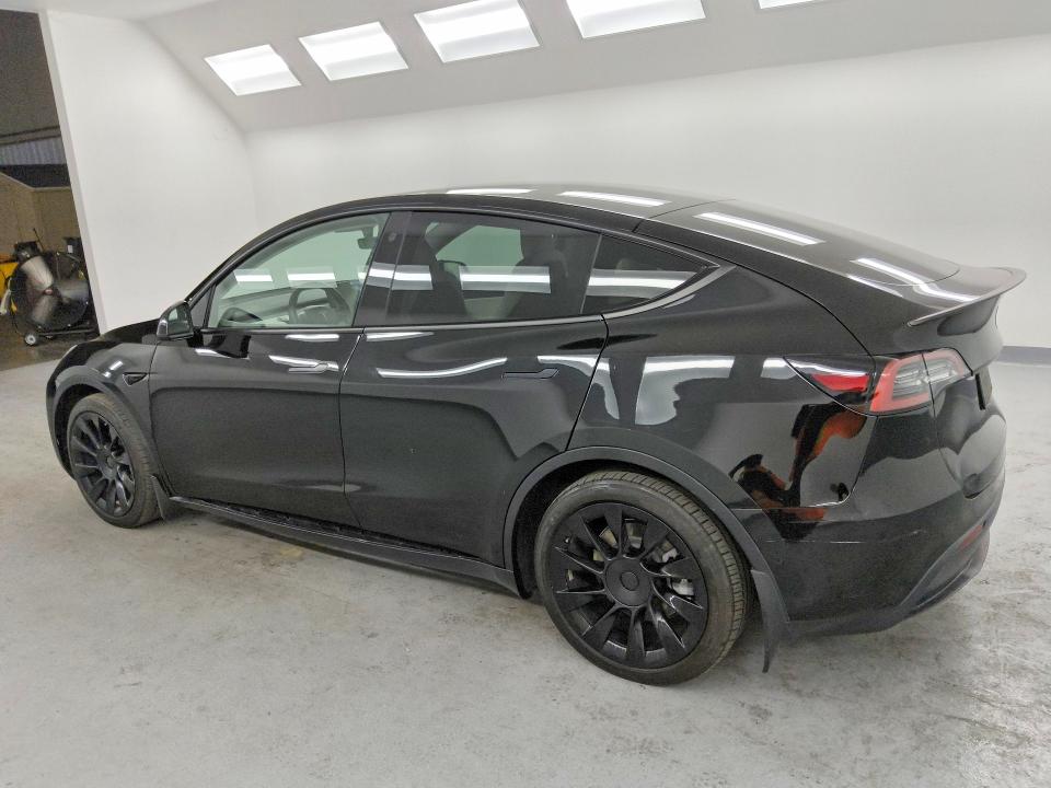 47215856 :رقم المزاد ، 5YJYGAEE6MF201613 vin ، 2021 Tesla Model Y مزاد بيع