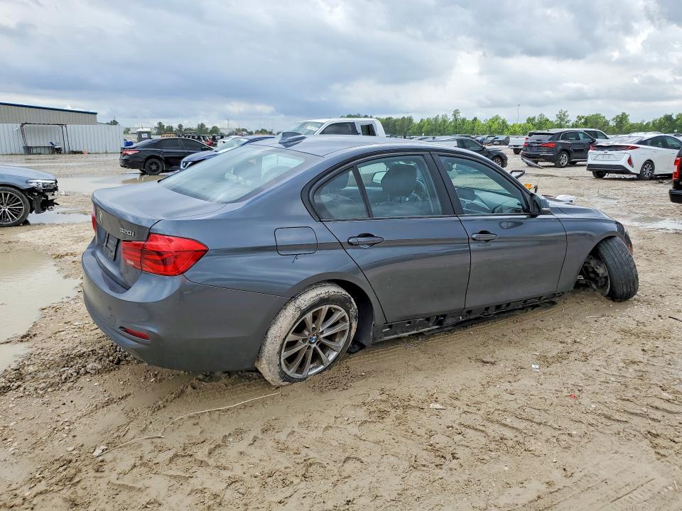 49927076 :رقم المزاد ، WBA8E1G3XHNU15476 vin ، 2017 Bmw 320 مزاد بيع