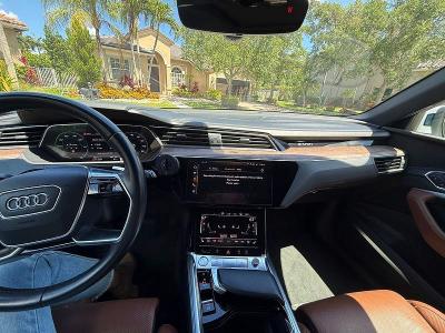 2019 Audi E-tron მანქანა იყიდება აუქციონზე, vin: WA1VAAGE9KB023322, აუქციონის ნომერი: 51556306