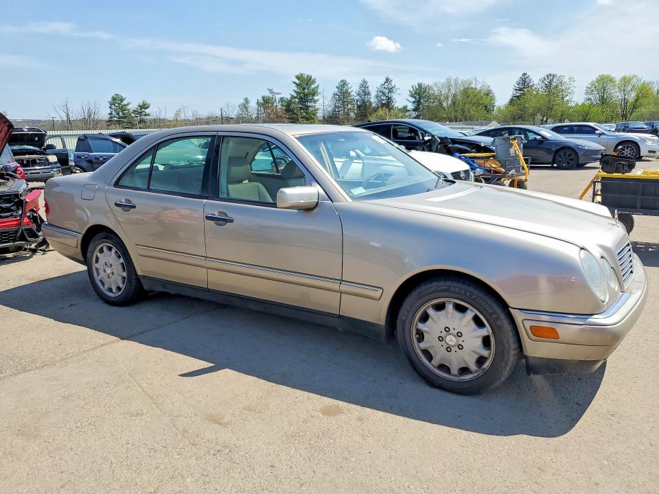 1999 Mercedes-benz E მანქანა იყიდება აუქციონზე, vin: WDBJF65H0XA932237, აუქციონის ნომერი: 49839846