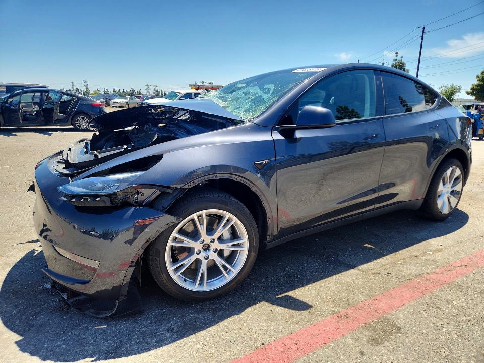 2024 Tesla Model Y მანქანა იყიდება აუქციონზე, vin: 7SAYGDEEXRA246904, აუქციონის ნომერი: 49426576