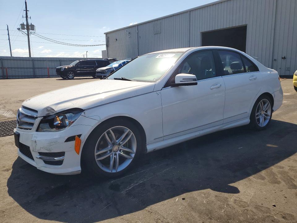 Продаж на аукціоні авто 2013 Mercedes-benz C, vin: WDDGF4HBXDR276249, номер лоту: 49629156
