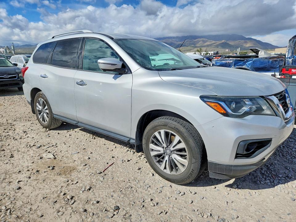 50996276 :رقم المزاد ، 5N1DR2MM5HC905856 vin ، 2017 Nissan Pathfinder مزاد بيع