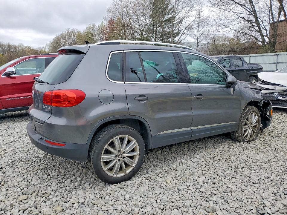 2013 Volkswagen Tiguan მანქანა იყიდება აუქციონზე, vin: WVGBV3AX6DW587942, აუქციონის ნომერი: 51586046
