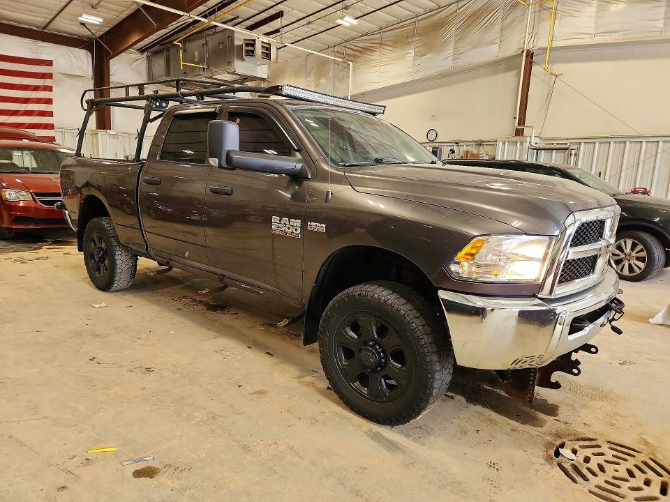 50972406 :رقم المزاد ، 3C6UR5CJ3FG673658 vin ، 2015 Ram 2500 مزاد بيع