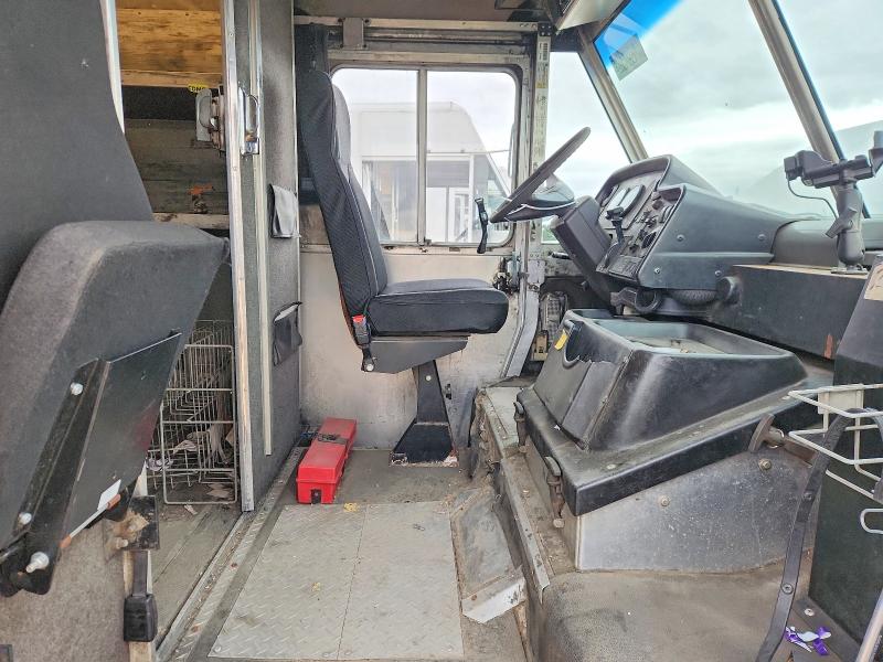 47598416 :رقم المزاد ، 4UZAANDU19CAF1878 vin ، 2009 Freightliner Chassis مزاد بيع