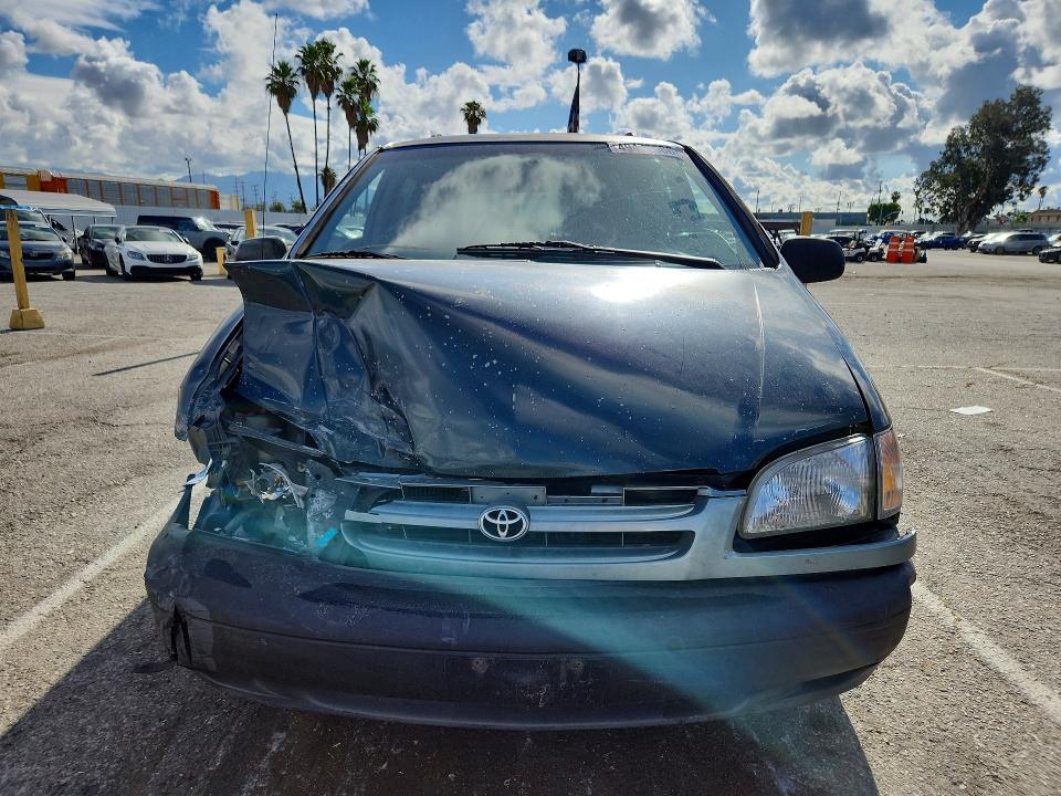 Продажа на аукционе авто 2000 Toyota Sienna, vin: 4T3ZF13C6YU263103, номер лота: 49473586