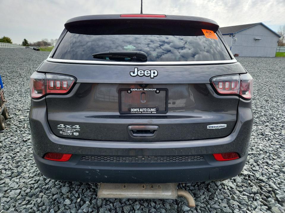 50523716 :رقم المزاد ، 3C4NJDBB0JT399795 vin ، 2018 Jeep Compass مزاد بيع