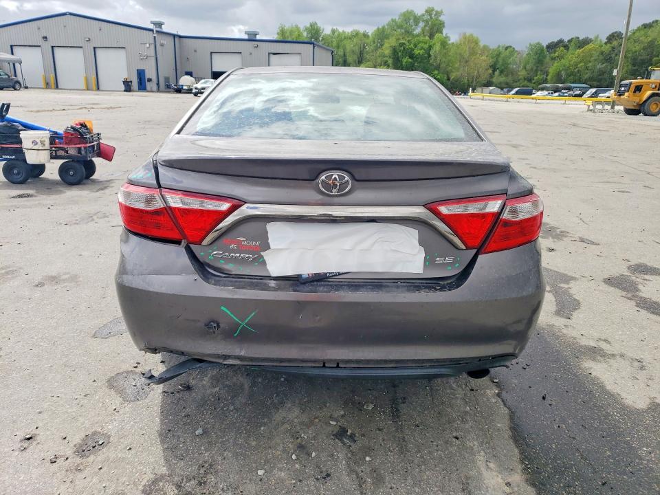 47806096 :رقم المزاد ، 4T1BF1FK3HU726327 vin ، 2017 Toyota Camry مزاد بيع
