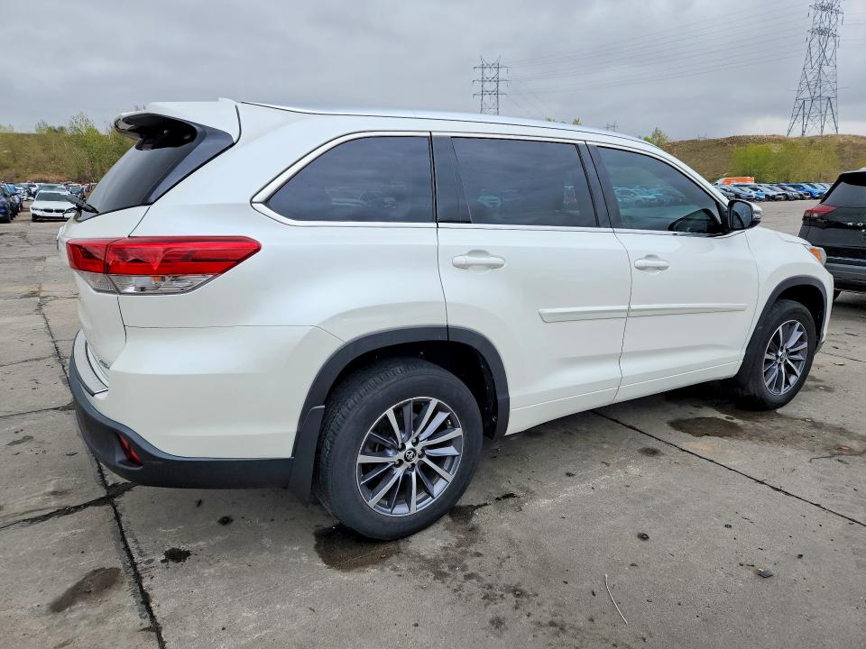 51862756 :رقم المزاد ، 5TDJZRFH6JS875674 vin ، 2018 Toyota Highlander مزاد بيع