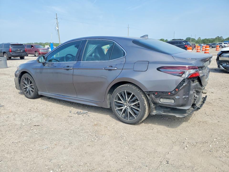 51509896 :رقم المزاد ، 4T1G11AK5NU711318 vin ، 2022 Toyota Camry مزاد بيع