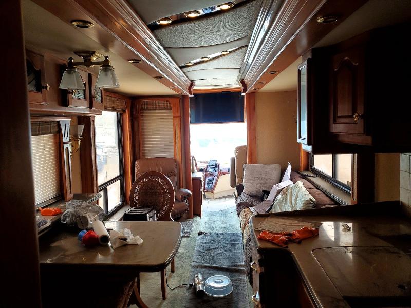48280796 :رقم المزاد ، 4U7C9FZ1761104901 vin ، 2006 Country Coach Motorhome Magna مزاد بيع