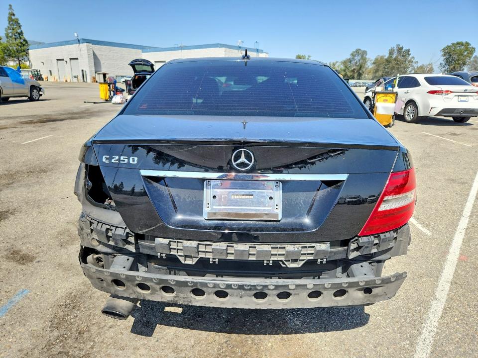 Продажа на аукционе авто 2012 Mercedes-benz C, vin: WDDGF4HB3CR211161, номер лота: 49918046