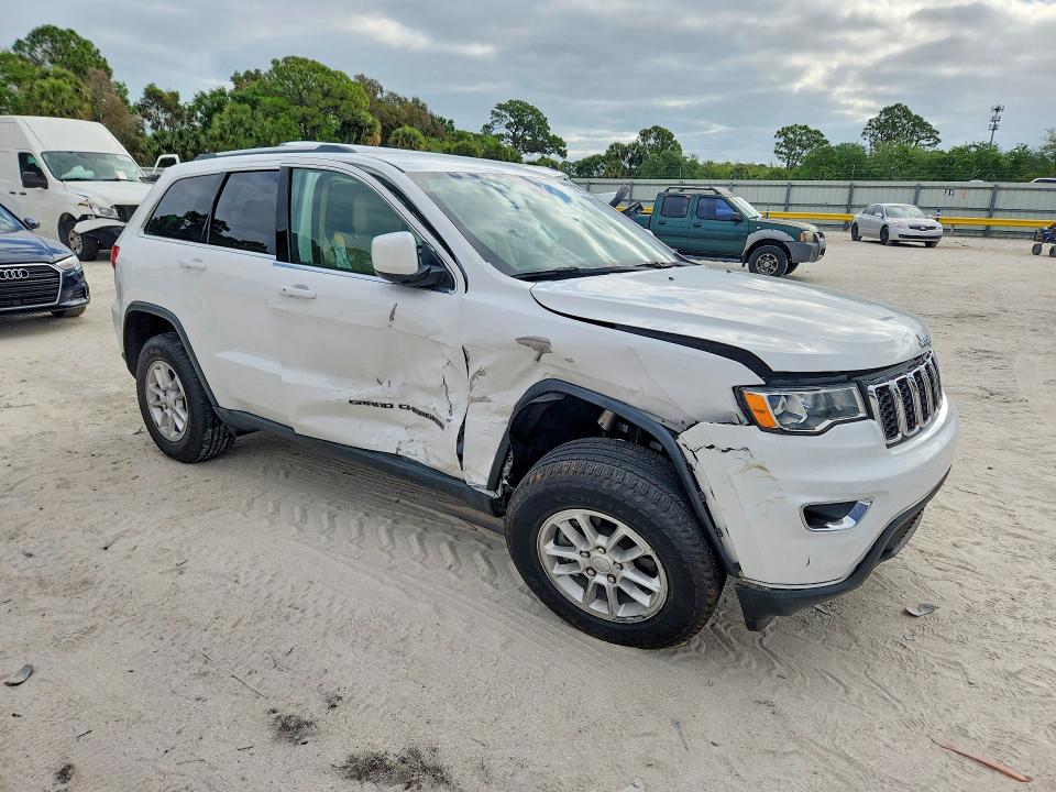 49895406 :رقم المزاد ، 1C4RJEAG3JC481083 vin ، 2018 Jeep Grand Cherokee مزاد بيع