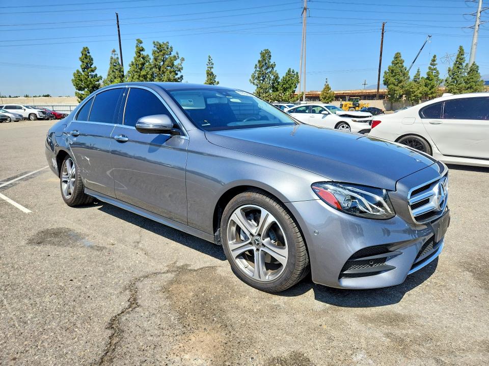 51439326 :رقم المزاد ، WDDZF4JB4JA316743 vin ، 2018 Mercedes-benz E مزاد بيع