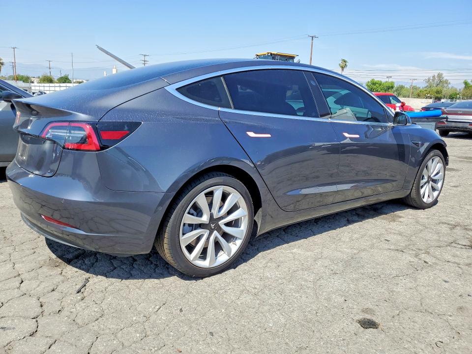 48086086 :رقم المزاد ، 5YJ3E1EA5JF059540 vin ، 2018 Tesla Model 3 مزاد بيع