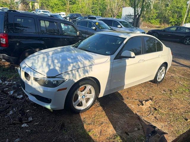 51367386 :رقم المزاد ، WBA3C3G58FNT52372 vin ، 2015 Bmw 320 مزاد بيع