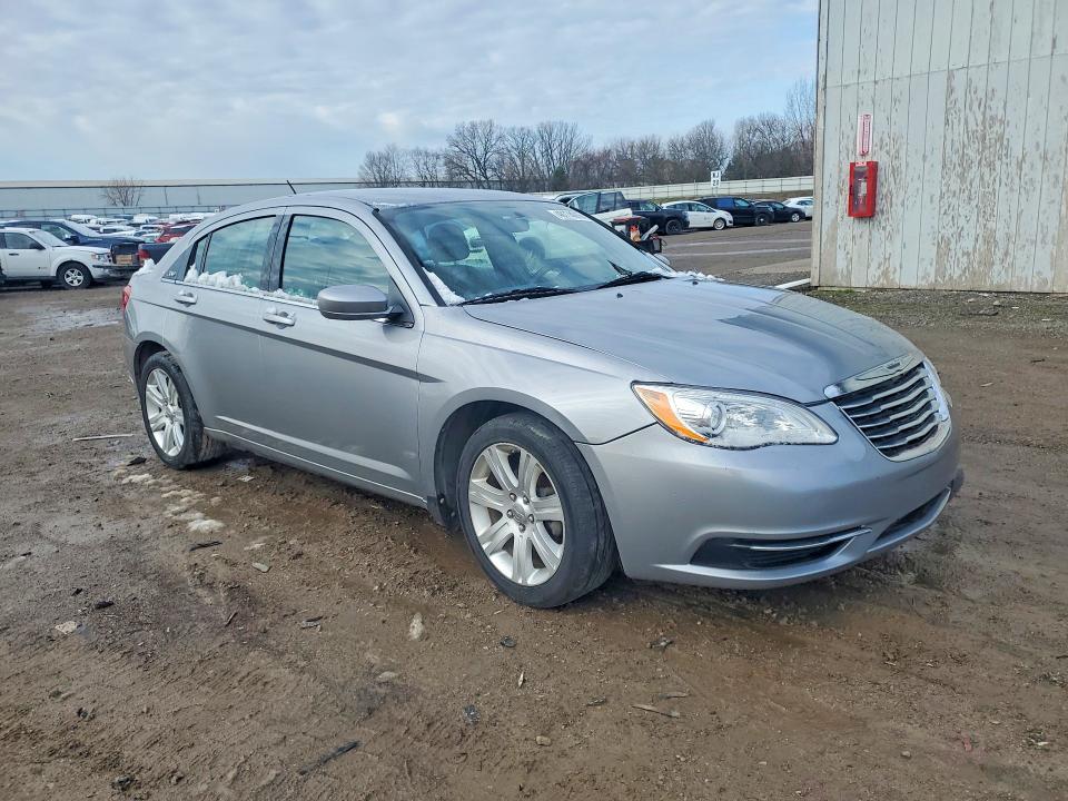 48774016 :رقم المزاد ، 1C3CCBAB4DN670664 vin ، 2013 Chrysler 200 مزاد بيع