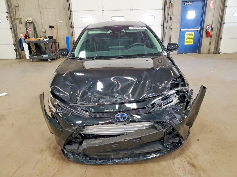 48960296 :رقم المزاد ، JTDEAMDE0NJ058692 vin ، 2022 Toyota Corolla Hybrid مزاد بيع