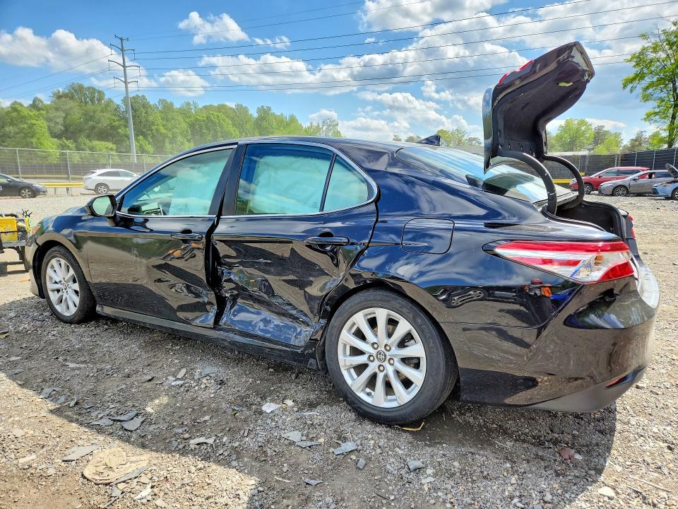 51756786 :رقم المزاد ، 4T1B11HK7KU844478 vin ، 2019 Toyota Camry مزاد بيع