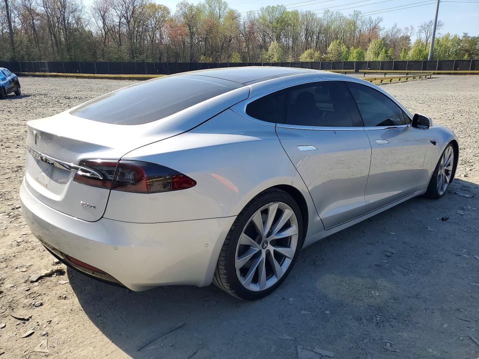 48008436 :رقم المزاد ، 5YJSA1E20JF253571 vin ، 2018 Tesla Model S مزاد بيع