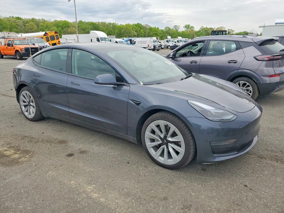 51562176 :رقم المزاد ، 5YJ3E1EA4NF370673 vin ، 2022 Tesla Model 3 مزاد بيع